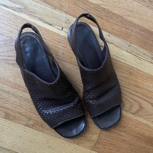 Vintage brown woven sandal
